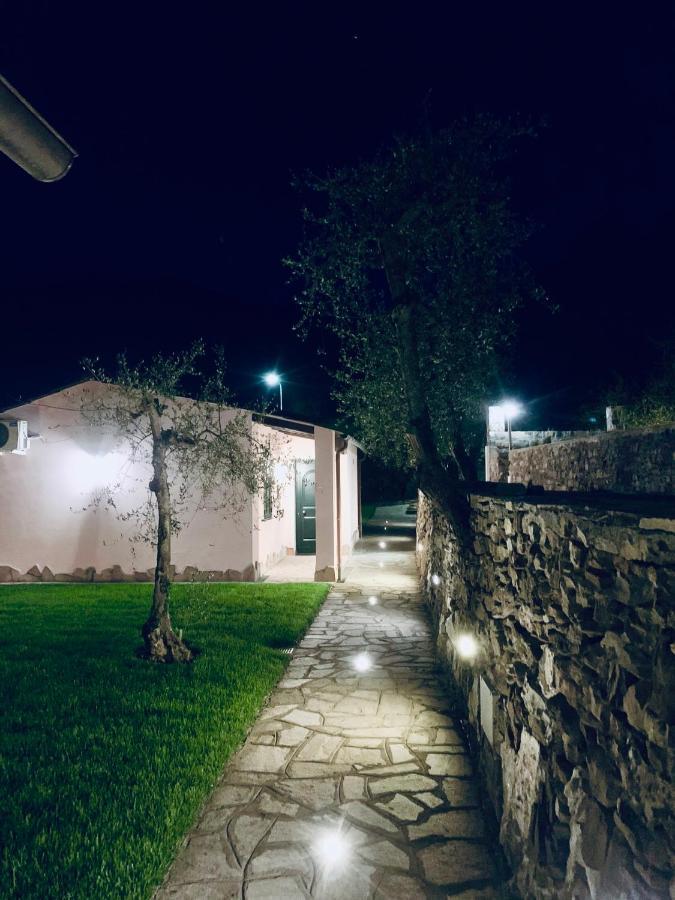 Casa Vacanze Gli Ulivi Borgomaro エクステリア 写真